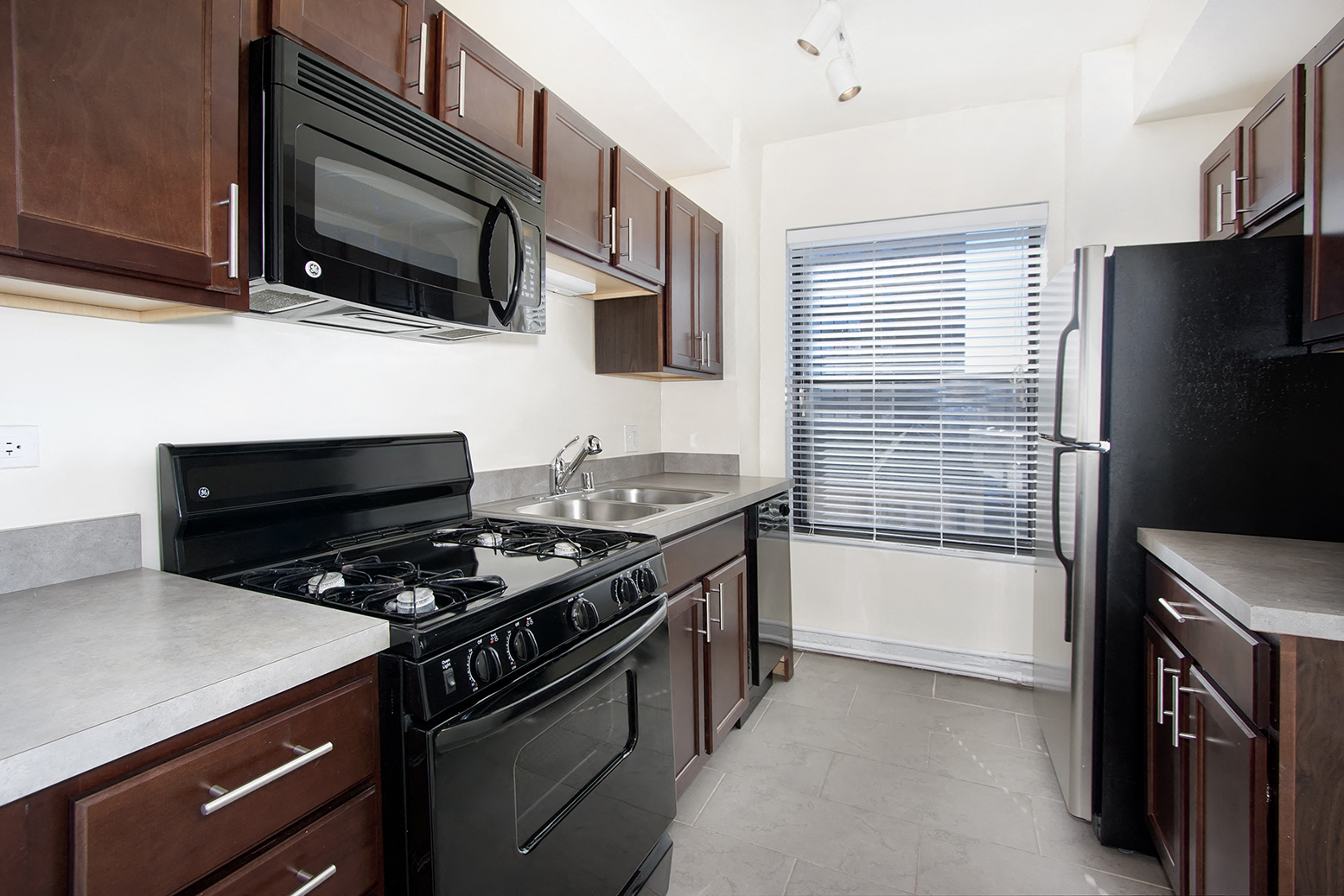 Reside on Clarendon Apartments in Chicago, IL